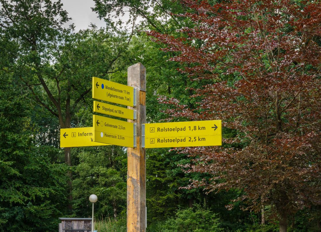 Havenroute Waterloopbos gedeeltelijk afgesloten / Foto: "Waterloopbos. Natuurgebied van Natuurmonumenten. Informatiebord." door Agnes Monkelbaan