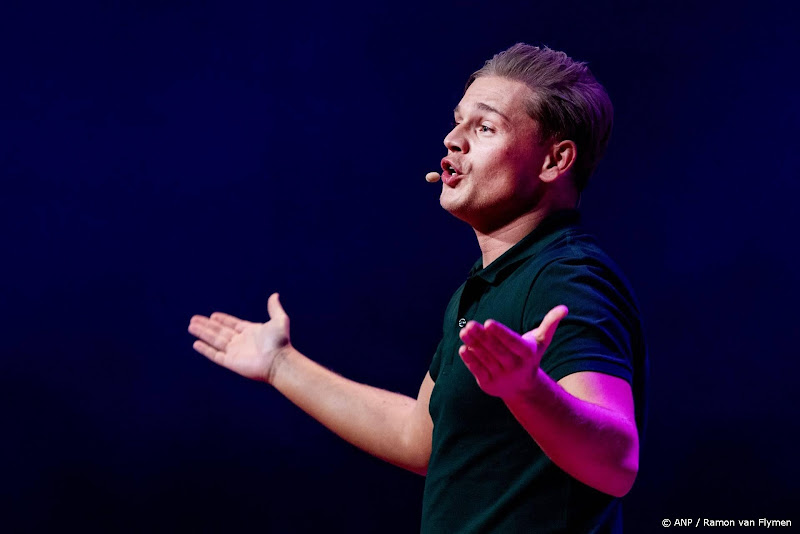 Boek Dennis Schouten komt bestsellerlijst binnen op 36e plek