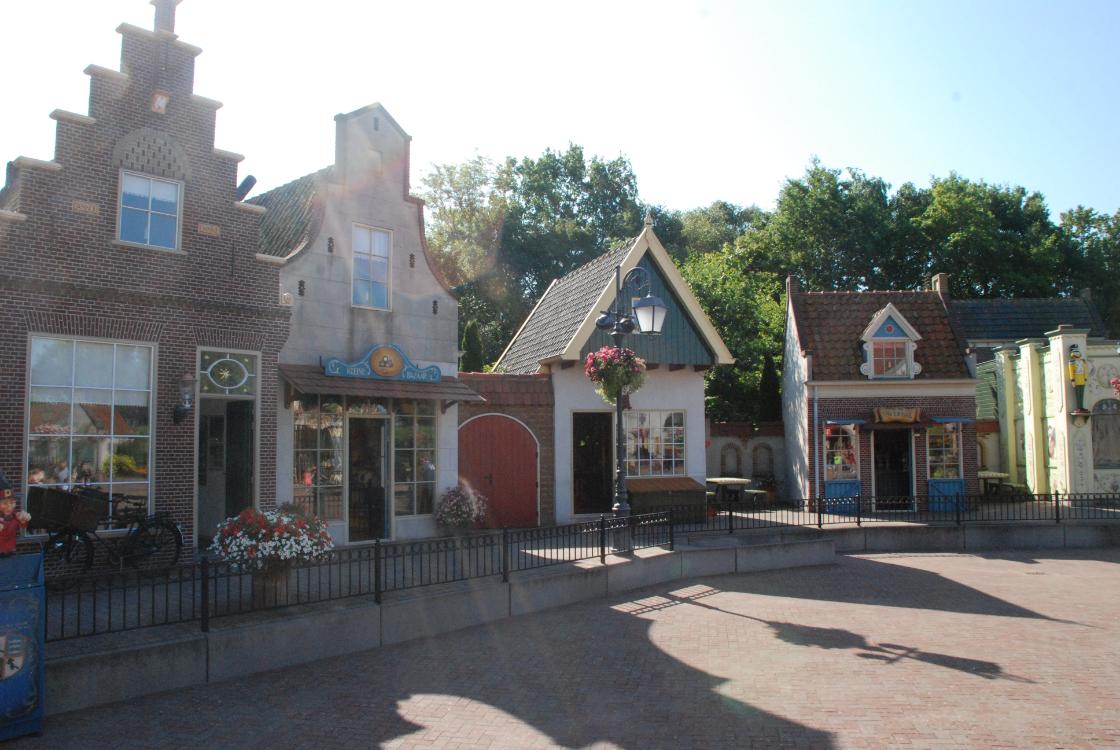 Sprookjeswonderland en Dierenpark Hoenderdaell krijgen hoogste waardering van bezoekers / Foto: "Postmodern" door Alex Hoekerd