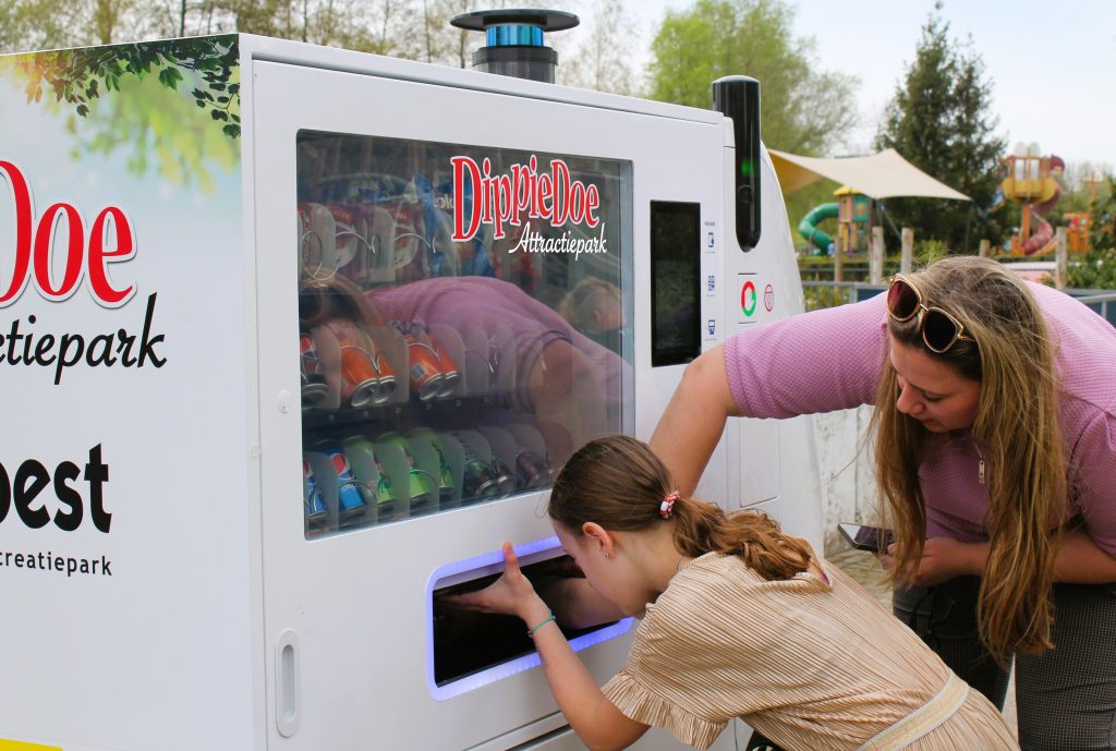 Bij attractiepark DippieDoe komen de snacks naar jou toe