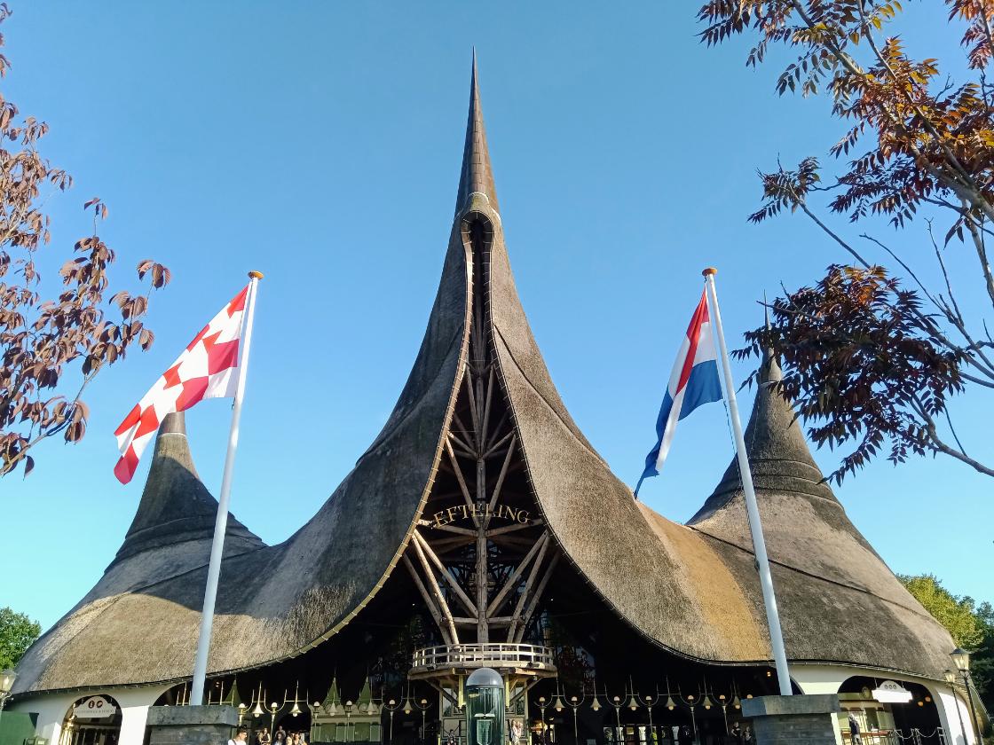 Te veel bezoekers bij Efteling: miljoenenboete hangt boven hoofd / Foto: "Efteling The House of the Five Senses" door Rémih