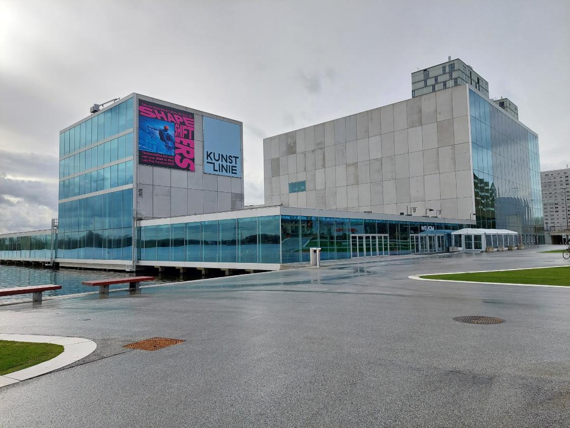 Vanaf 2026 mogelijk geen bevrijdingsfestival meer in centrum Almere / Foto: "Kunstlinie Almere" door GeeJee