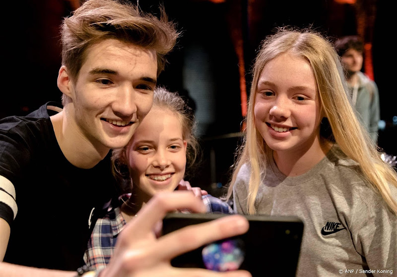 gio op foto met fans