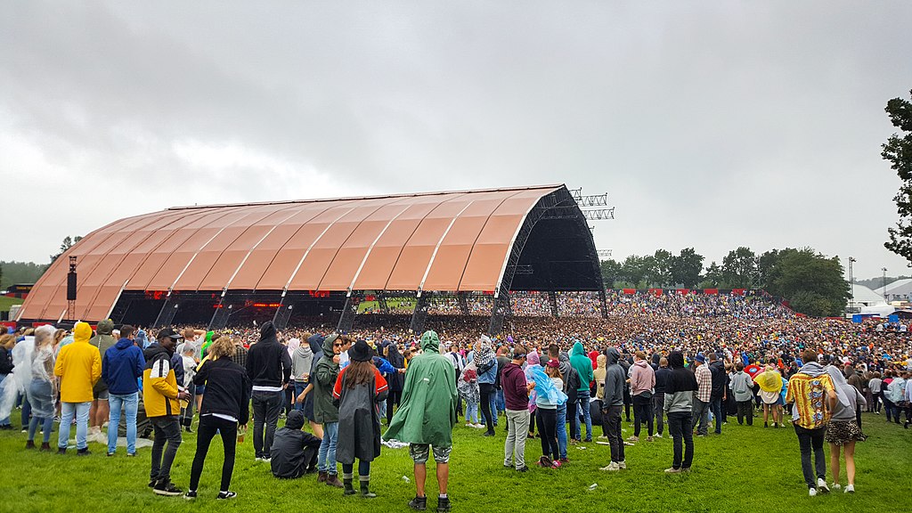 Lowlands doet laatste officiële tickets in de verkoop / Foto: "Hoofdspodium van het festival Lowlands gedurende de editie van 2019" door Laurens van Heerde