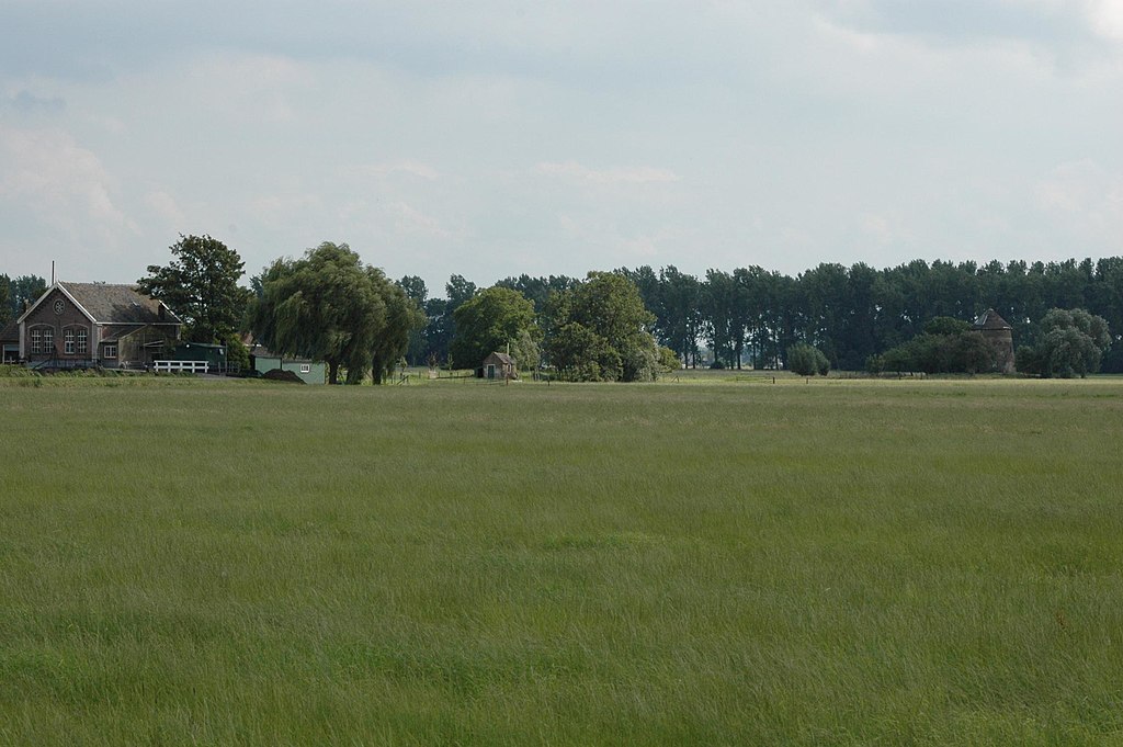 Pop-up camping voor mensen die het minder breed hebben / Foto: "Oud Alblas - Historisch dieselgemaal Polder Sliedrecht" door Rokus C