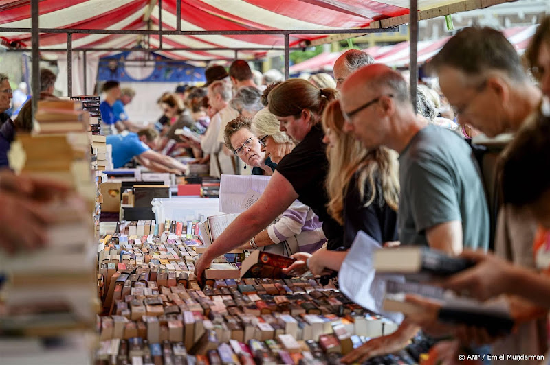 Deventer Boekenmarkt trekt zo'n 100.000 mensen, ook jongeren