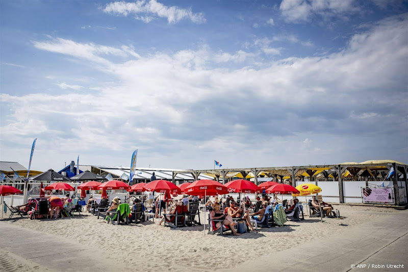 Mooi weer zorgt voor drukte bij strandtenten en volle terrassen