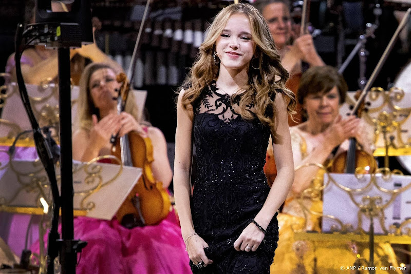 Emma Kok gastartiest bij Disney in Concert in Ziggo Dome