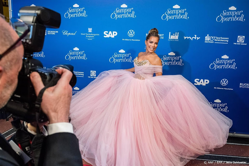 sylvie meis op rode loper