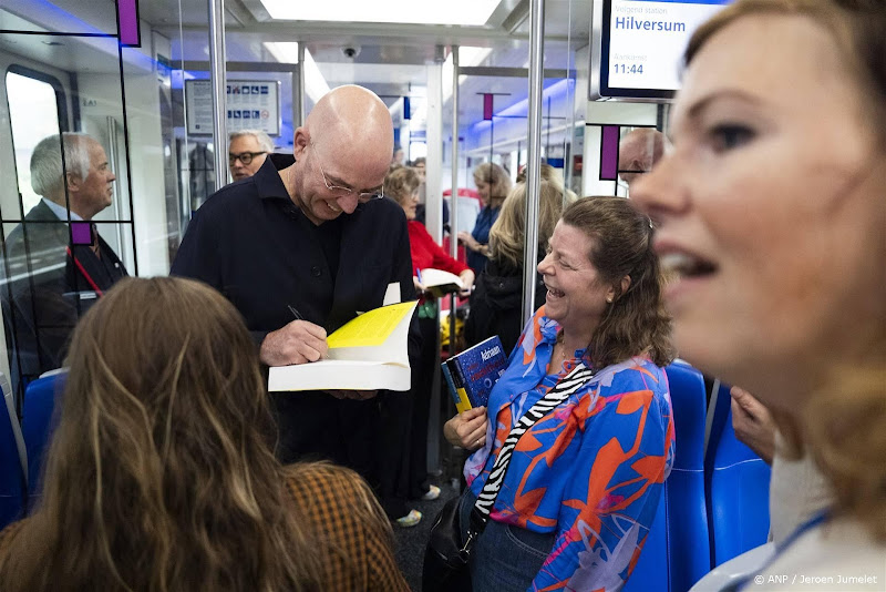 tommy wieringa in trein