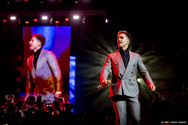André Hazes weer samen met zus Roxeanne op het podium