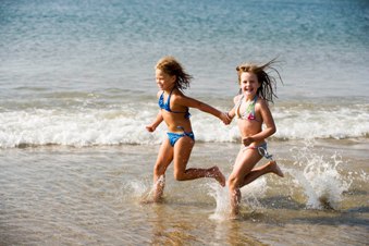 Nieuwjaarsduik Scheveningen geannuleerd vanwege harde wind