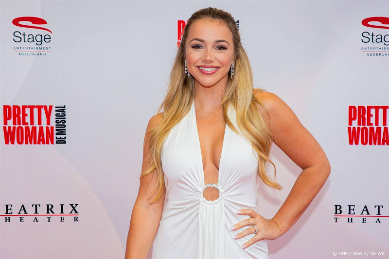 Zangeres Emma Heesters heeft uitgezaaide baarmoederhalskanker