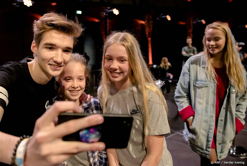 gio op foto met fans