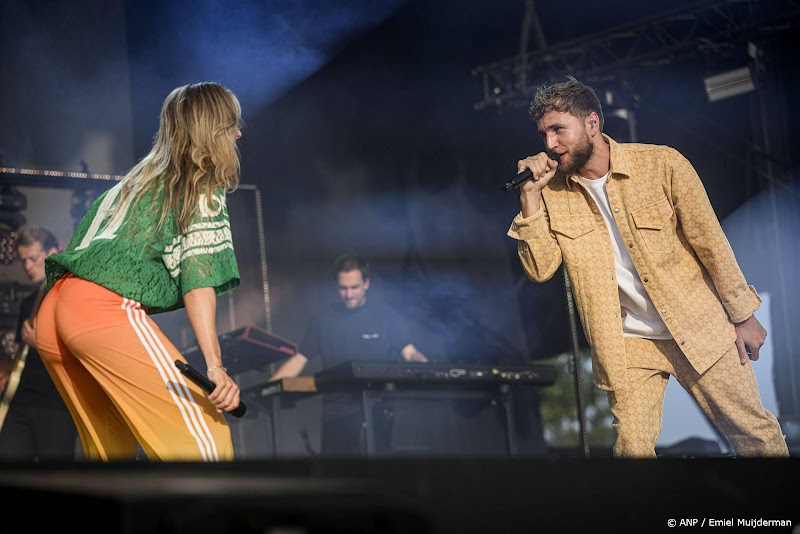 suzan en freek op podium