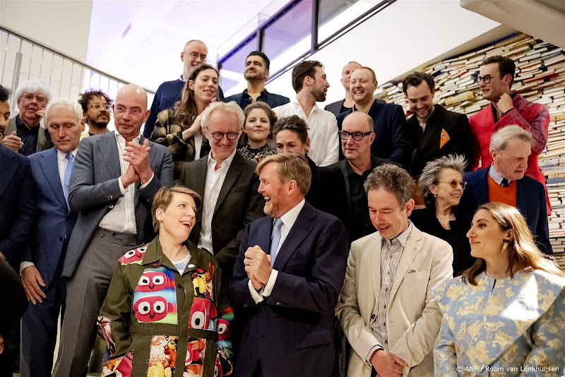 groepsfoto willem alexander met paulien cornelisse start boekenweek