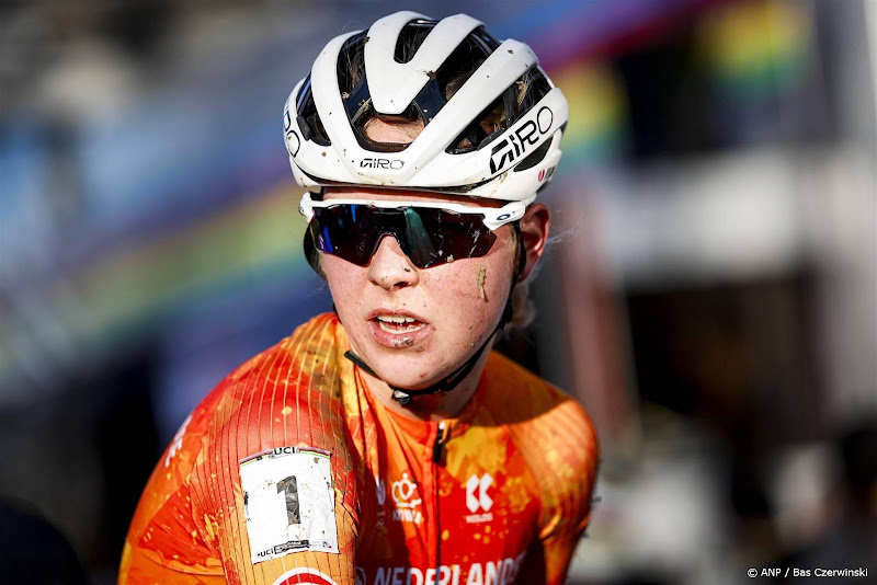 Van Empel stopt even met wielrennen om zich te richten op haar 'mentale welzijn'