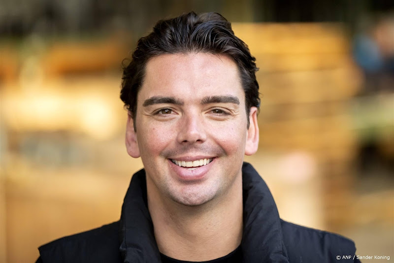 Concert op 5 mei op de Amstel gepresenteerd door Noraly Beyer en Yves Berendse