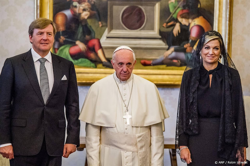 koning en koningin met paus franciscus