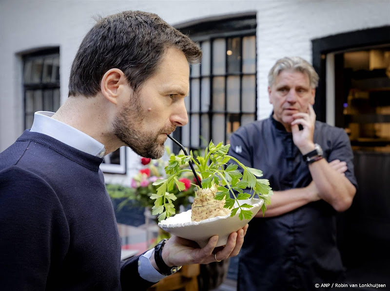 jonnie boer met michelin gids directeur