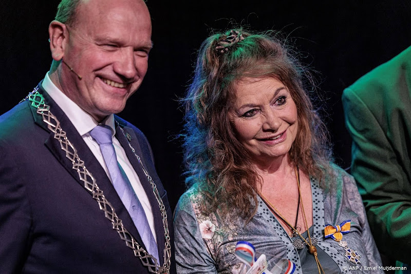 Tekstschrijver Belinda Meuldijk is Ridder in de Orde van Oranje-Nassau