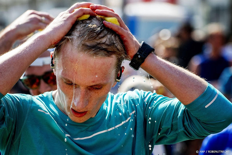 hardloper met spons op hoofd