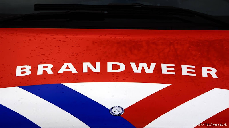 Grote brand in stal manege Brabant, paarden en medewerkers ongedeerd