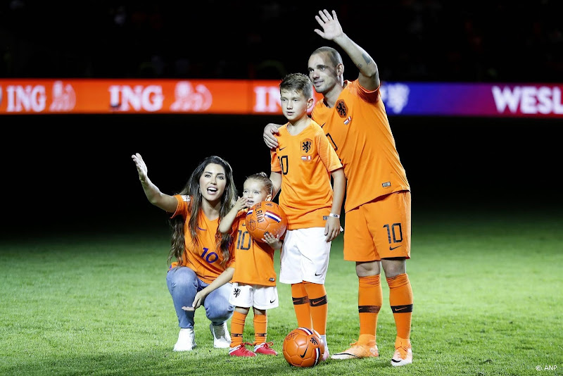 wesley sneijder met kinderen en yolanthe cabau