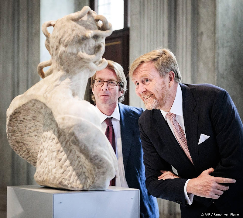 koning willem alexander bij tentoonstelling artus quellinus