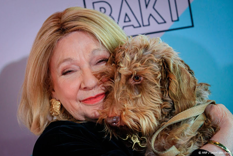 janny van der heijden met hond nhaan