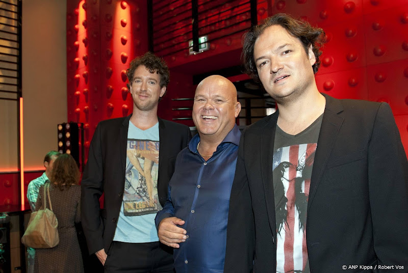 paul de leeuw met jeroen woe en niels van der laan