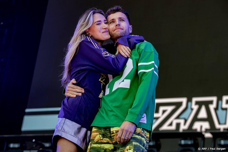 suzan en freek op podium concert at sea