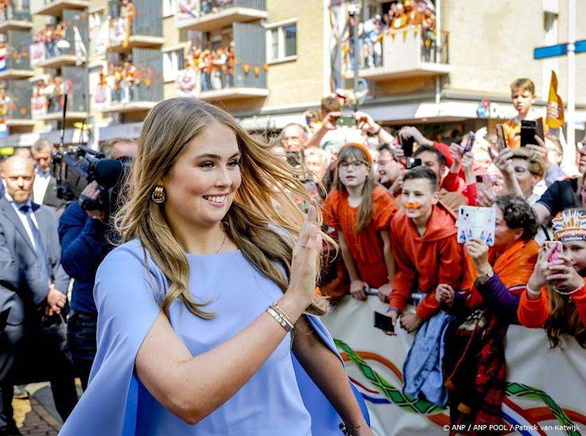 Prinses Amalia in het openbaar verschenen met haar gebroken arm