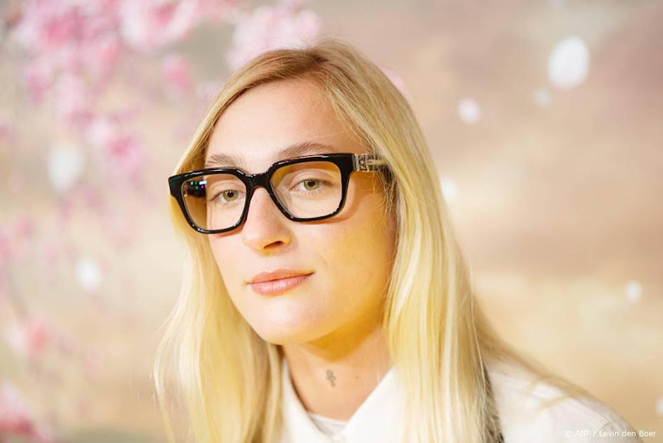 Zangeres S10 staat stil bij overlijden van haar tweelingbroer