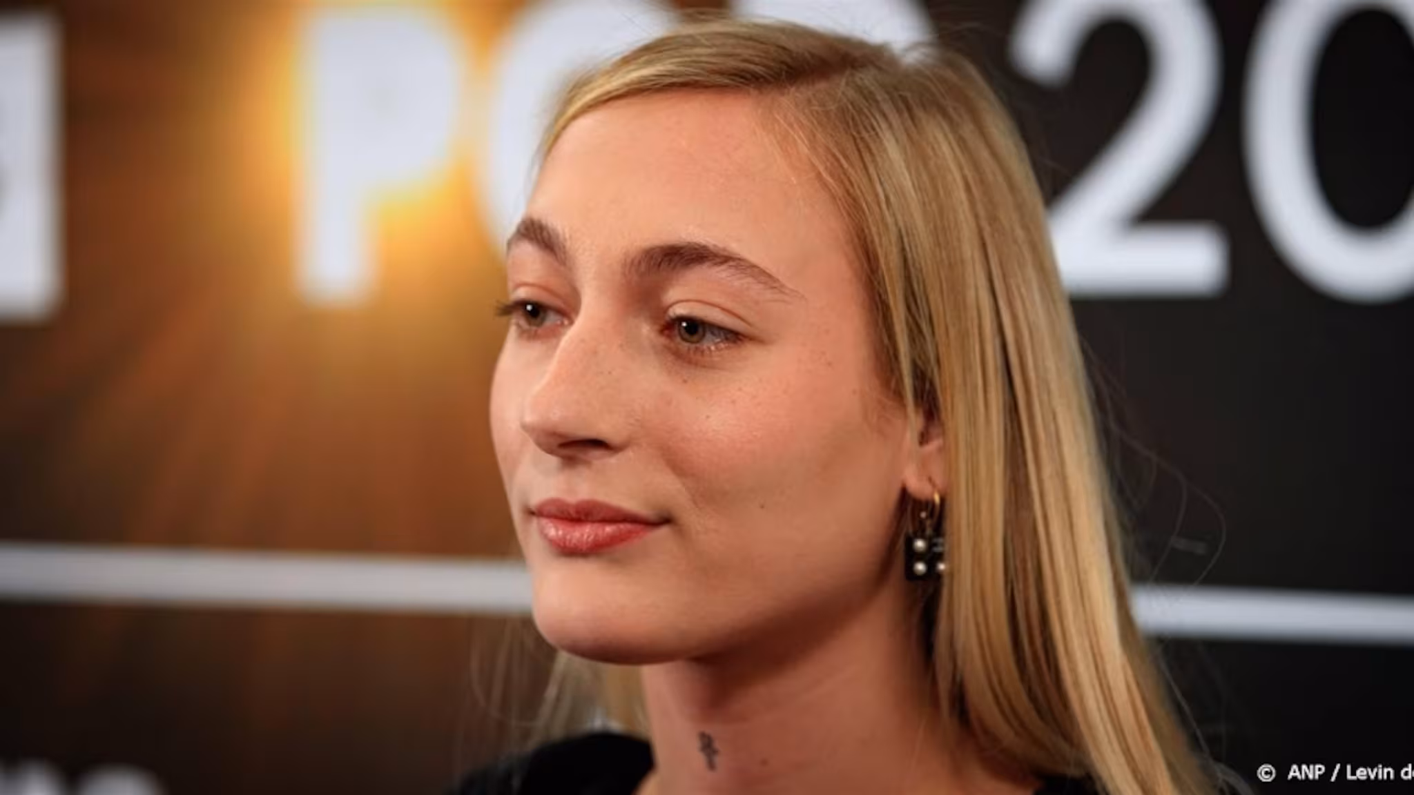 Zangeres S10 staat stil bij overlijden tweelingbroer