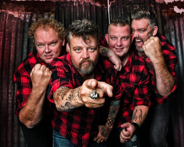 Gitarist Mooi Wark valt van podium TT Festival en breekt pols