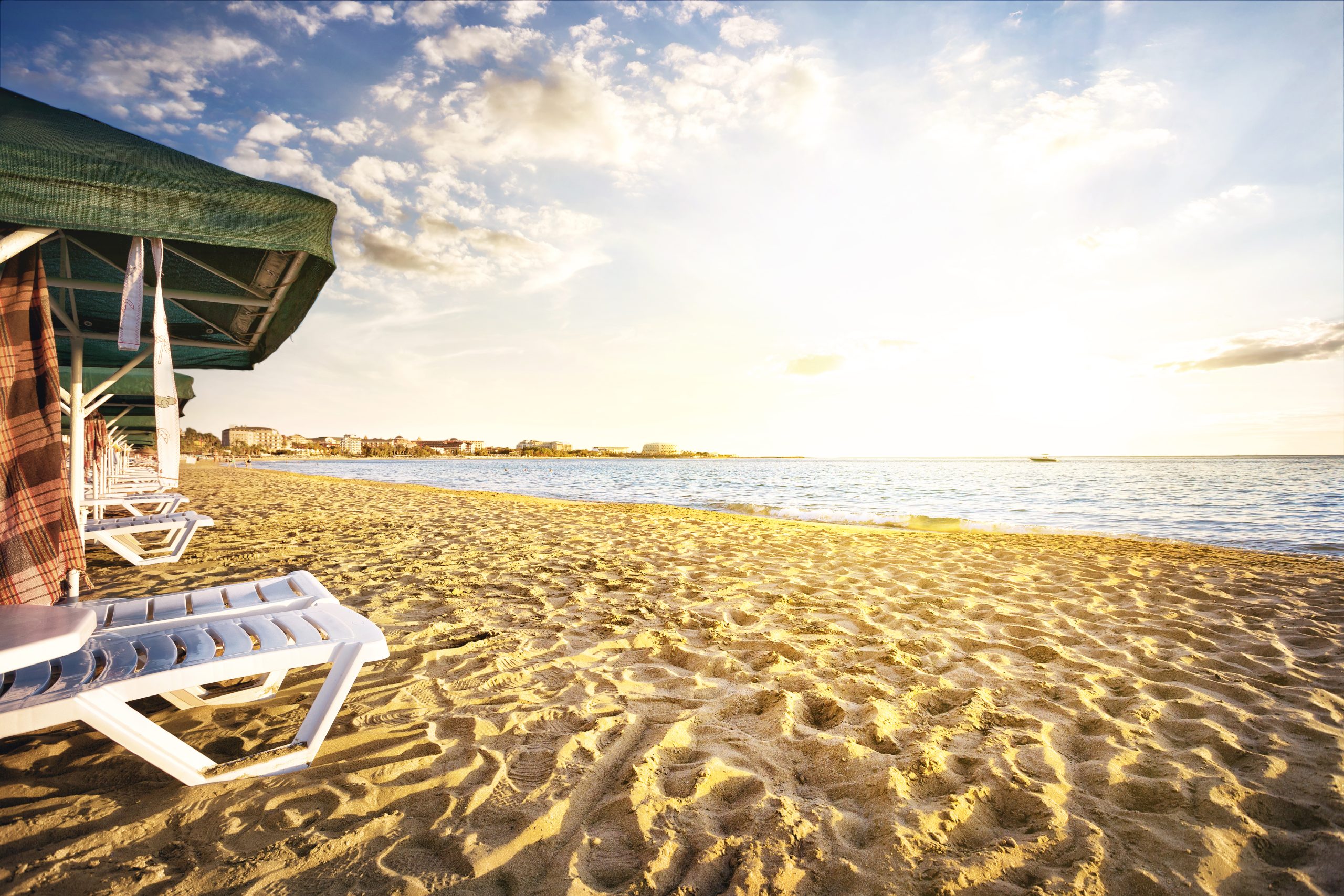 Droog en zonnig zomerweer met kans op een hittegolf