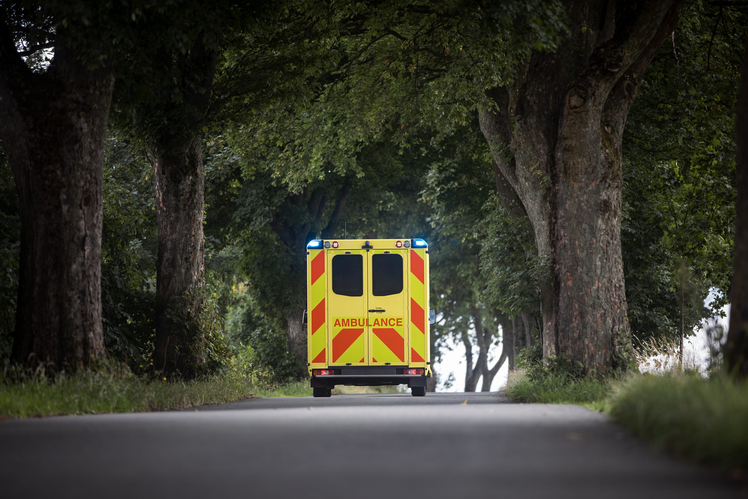 ambulance op landweg