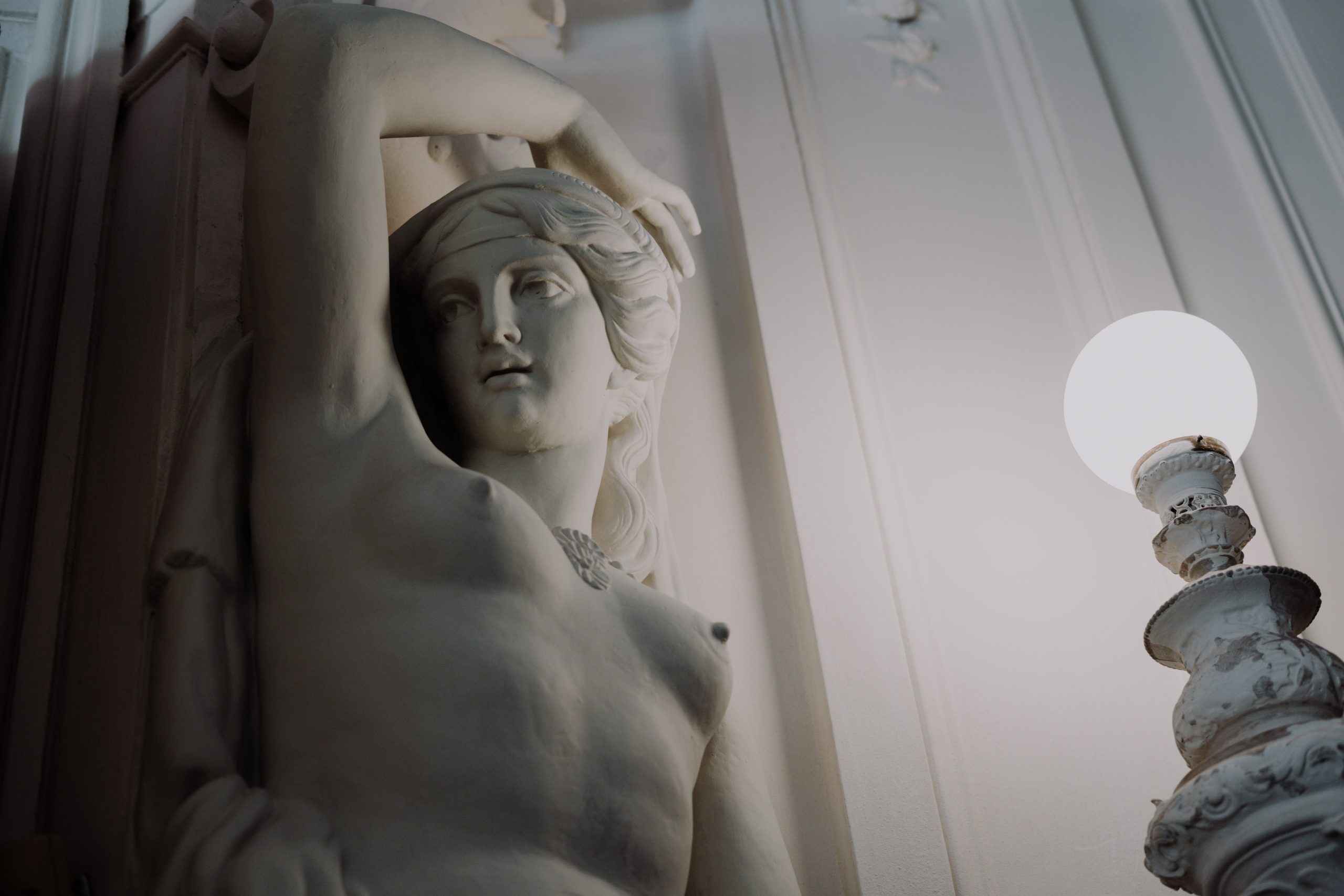 naakt beeld in museum